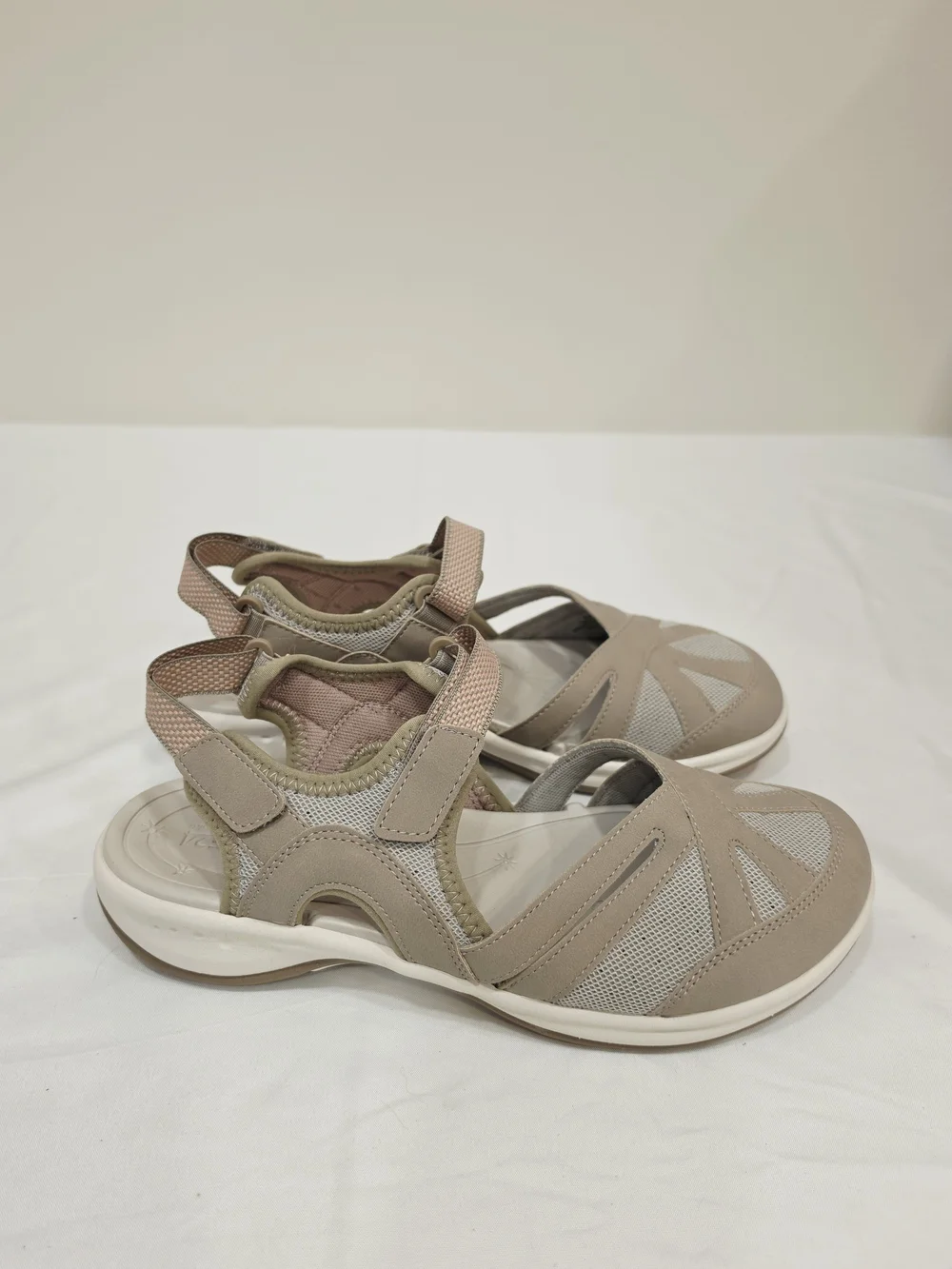 Easy Spirit Women's Esplash Taupe and Cream Slingback Sandals